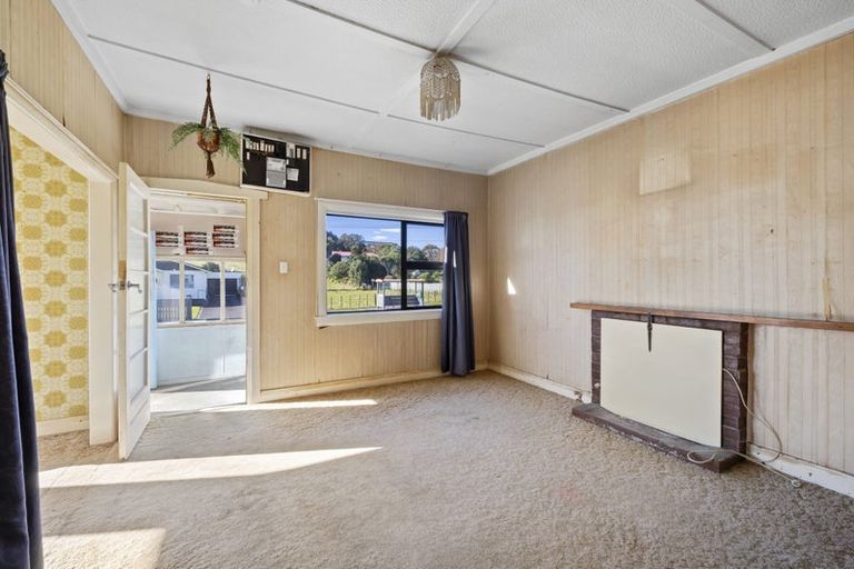 Photo of property in 80 Pioneer Road, Moturoa, New Plymouth, 4310