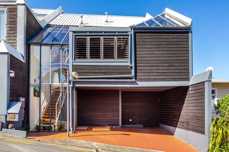 Photo of property in 25 Clermont Terrace, Kelburn, Wellington, 6012