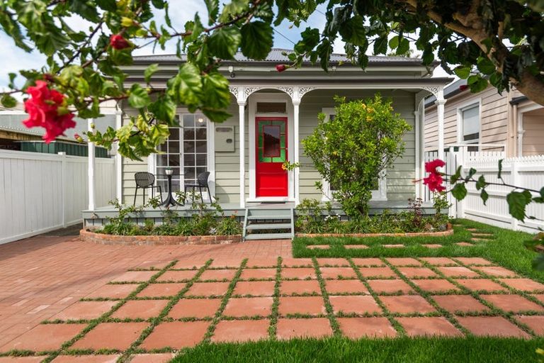 Photo of property in 26 Anne Street, Devonport, Auckland, 0624