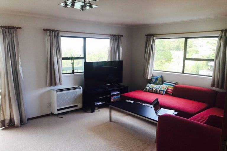 Photo of property in 1/13 Target Road, Totara Vale, Auckland, 0629