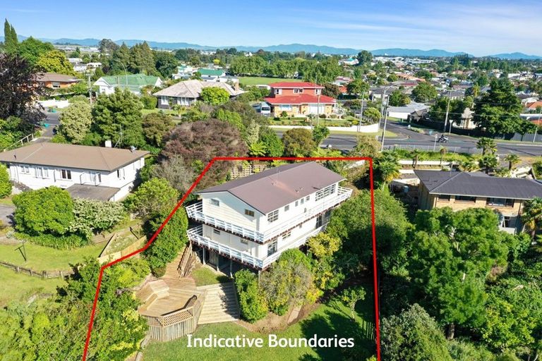 Photo of property in 39 Forest Lake Road, Forest Lake, Hamilton, 3200