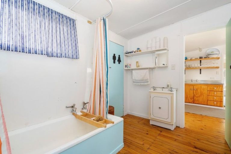 Photo of property in 24 Wehiwehi Road, Matapouri, Whangarei, 0173