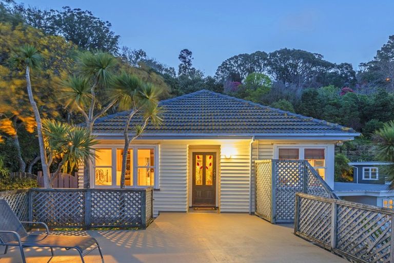 Photo of property in 118 Duncan Terrace, Kilbirnie, Wellington, 6022