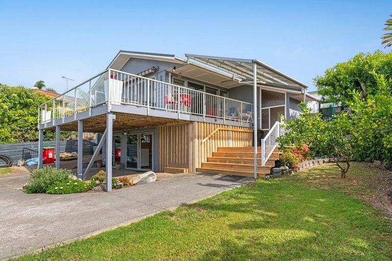 Photo of property in 6 Rakino Avenue, Manly, Whangaparaoa, 0930