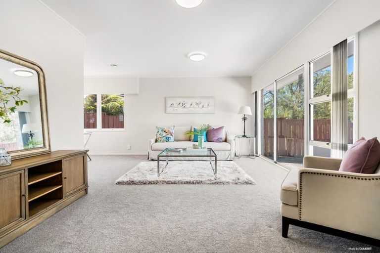 Photo of property in 43 Cascades Road, Pakuranga Heights, Auckland, 2010