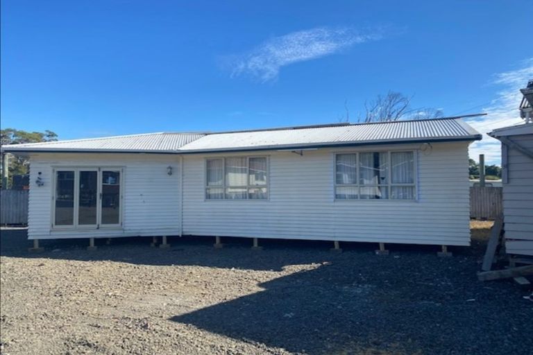 Photo of property in 73a Gledstane Road, Stanmore Bay, Whangaparaoa, 0932