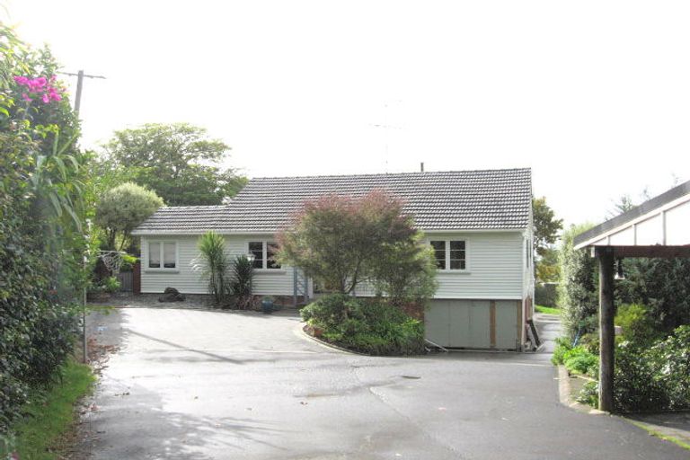 Photo of property in 18 Beach Road, Mellons Bay, Auckland, 2014
