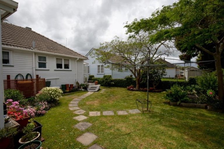 Photo of property in 15 Hayward Road, Ngatea, 3503