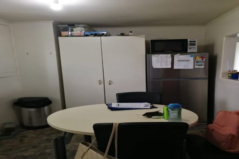 Photo of property in 43 Sunnyside Road, Sunnyvale, Auckland, 0612