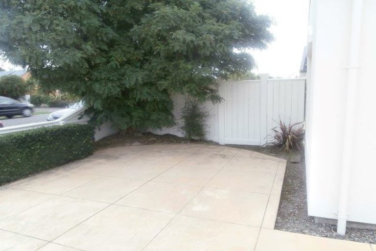 Photo of property in 150 Avonhead Road, Avonhead, Christchurch, 8042