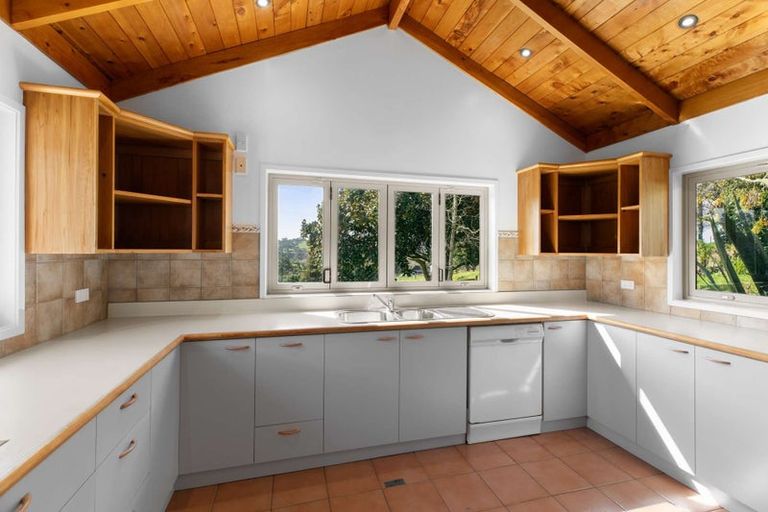 Photo of property in 1175 South Head Road, South Head, Helensville, 0874