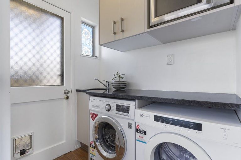 Photo of property in 2/1 Kahika Road, Birkdale, Auckland, 0626