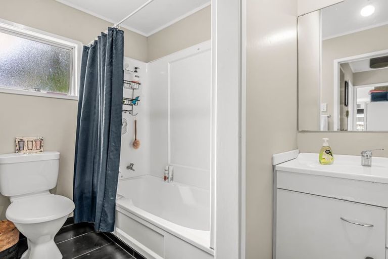 Photo of property in 3 Buisson Glade, West Harbour, Auckland, 0618