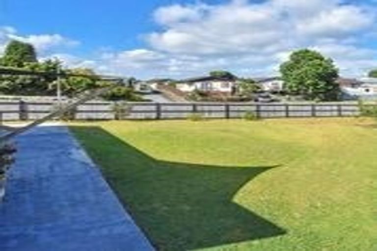 Photo of property in 2/11 Burundi Avenue, Clendon Park, Auckland, 2103