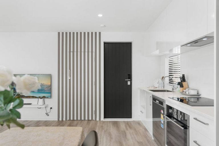 Photo of property in 2/58 Division Street, Riccarton, Christchurch, 8041