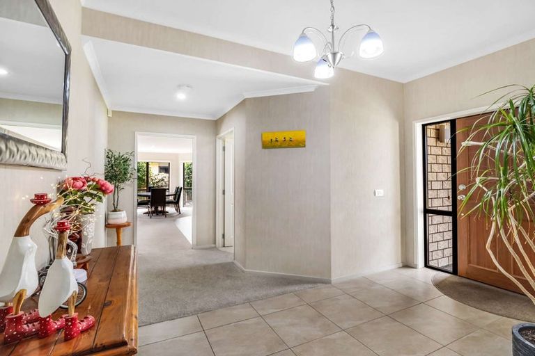 Photo of property in 9 Barry Curtis Place, Levin, 5510