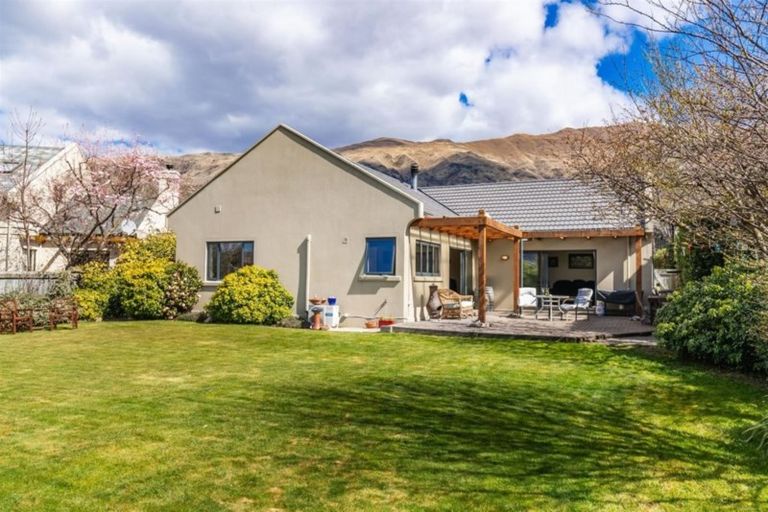 Photo of property in 90 Meadowstone Drive, Wanaka, 9305