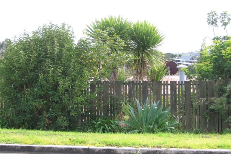 Photo of property in 72 Stillwater Crescent, Stillwater, Silverdale, 0993