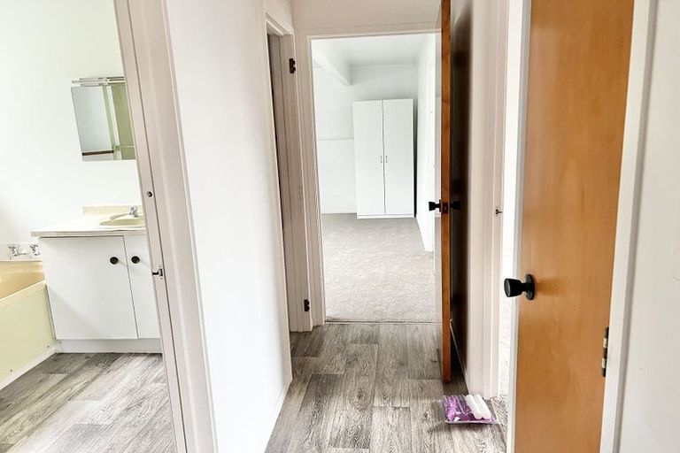 Photo of property in 21 Tudor Road, Henderson, Auckland, 0610