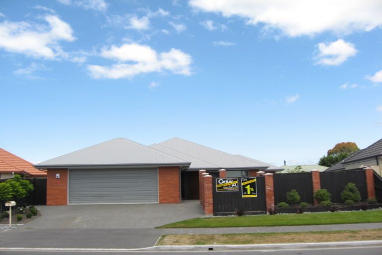 Photo of property in 8 Foresters Crescent, Parklands, Christchurch, 8083