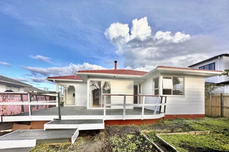 Photo of property in 38 Sharland Avenue, Manurewa, Auckland, 2102