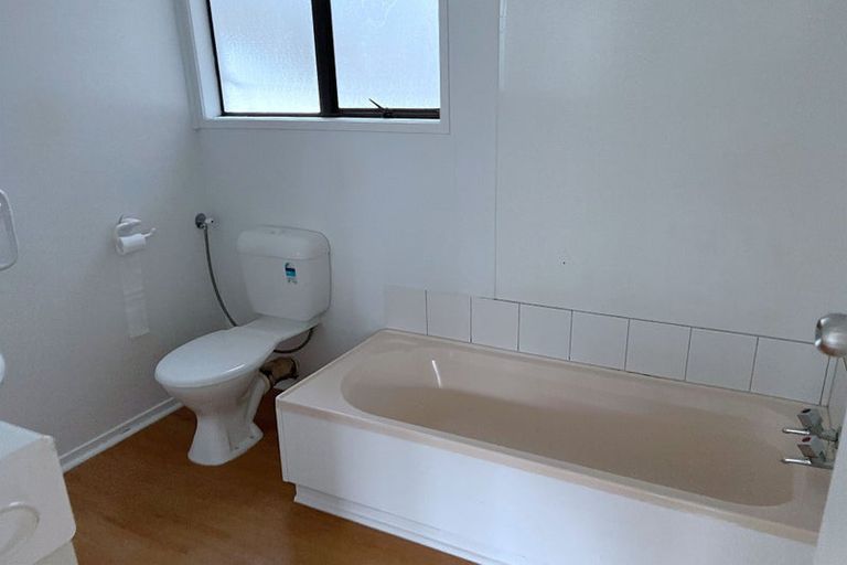 Photo of property in 110 Bruce Mclaren Road, Henderson, Auckland, 0612