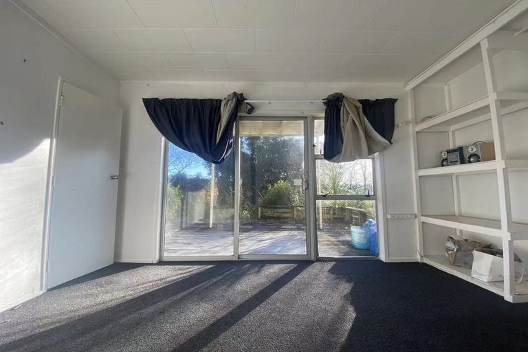 Photo of property in 11 Idyll Place, Northcross, Auckland, 0632