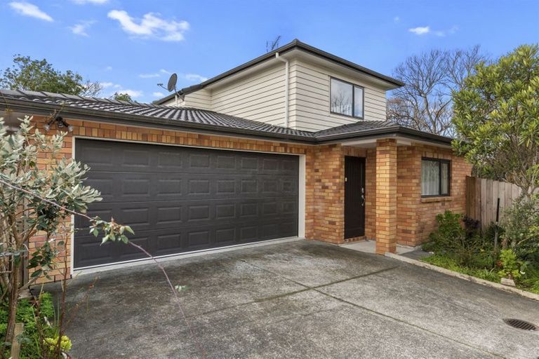 Photo of property in 42 Springvale Drive, Fairview Heights, Auckland, 0632