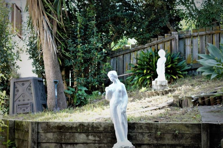 Photo of property in 80m Tirimoana Road, Te Atatu South, Auckland, 0602