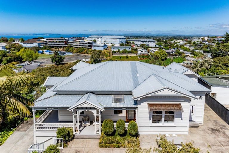 Photo of property in 6 Thompson Road, Bluff Hill, Napier, 4110