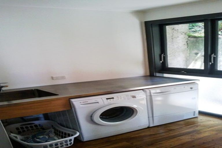 Photo of property in 69 Moana Road, Kelburn, Wellington, 6012