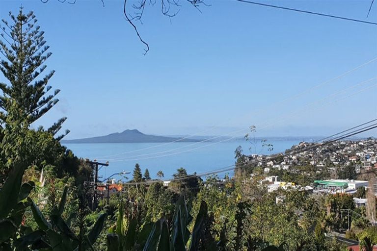 Photo of property in 9 Carlisle Road, Torbay, Auckland, 0630