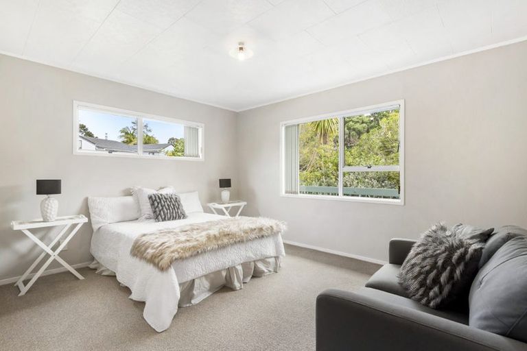 Photo of property in 98 Spinella Drive, Bayview, Auckland, 0629