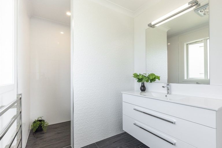 Photo of property in 7c Whakatomo Place, Havelock North, 4130