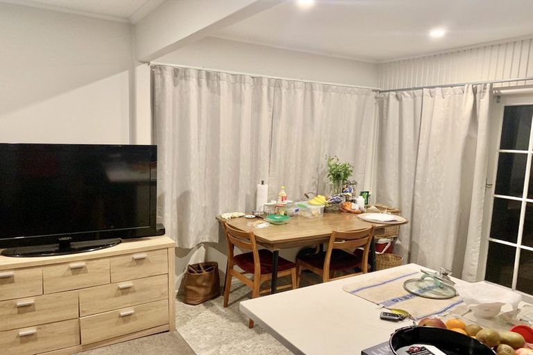 Photo of property in 33 Diana Drive, Glenfield, Auckland, 0627