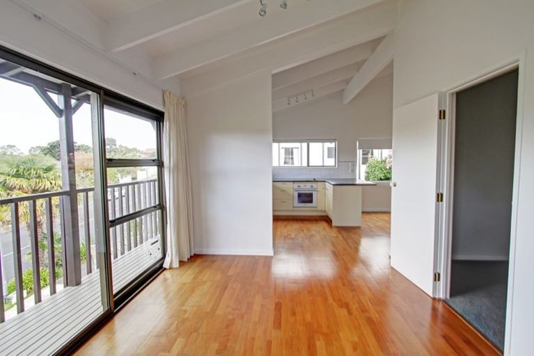 Photo of property in 84 Porritt Avenue, Chatswood, Auckland, 0626