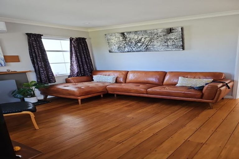 Photo of property in 43 Martin Road, Paraparaumu Beach, Paraparaumu, 5032