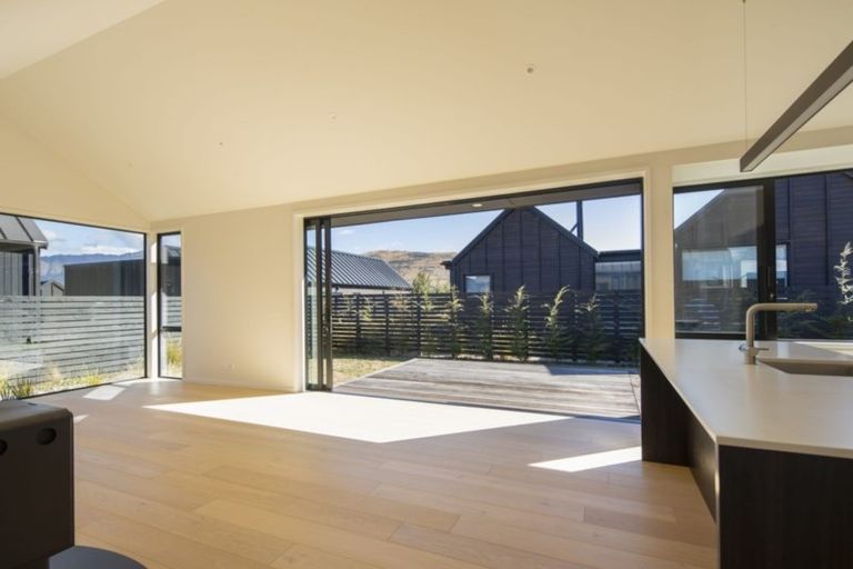 Photo of property in 8 Parera Lane, Jacks Point, Queenstown, 9371