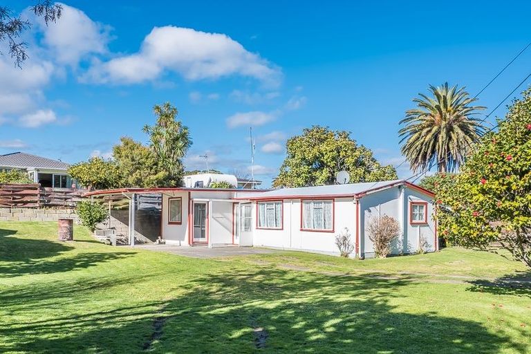 Photo of property in 71 Bluegum Road, Paraparaumu Beach, Paraparaumu, 5032