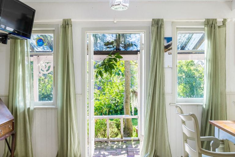 Photo of property in 98 Hanham Road, Kumeu, 0891