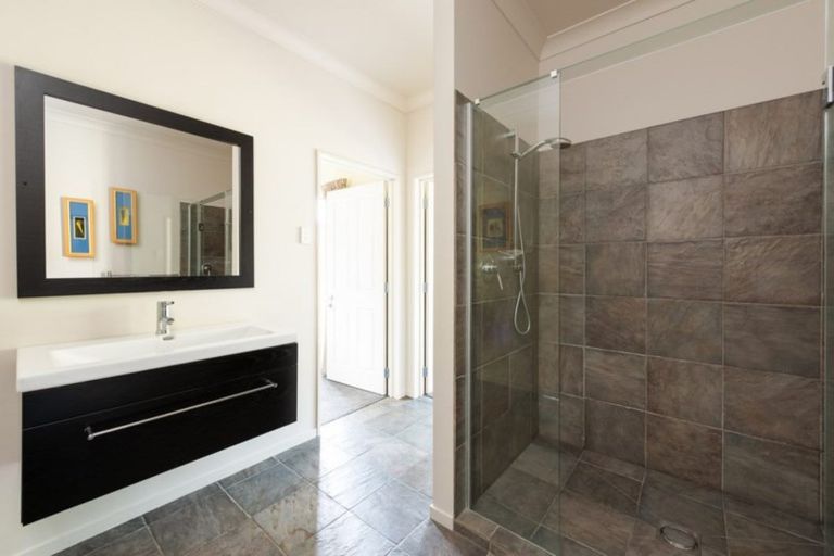 Photo of property in 24 Harbour View Heights, Picton, 7220