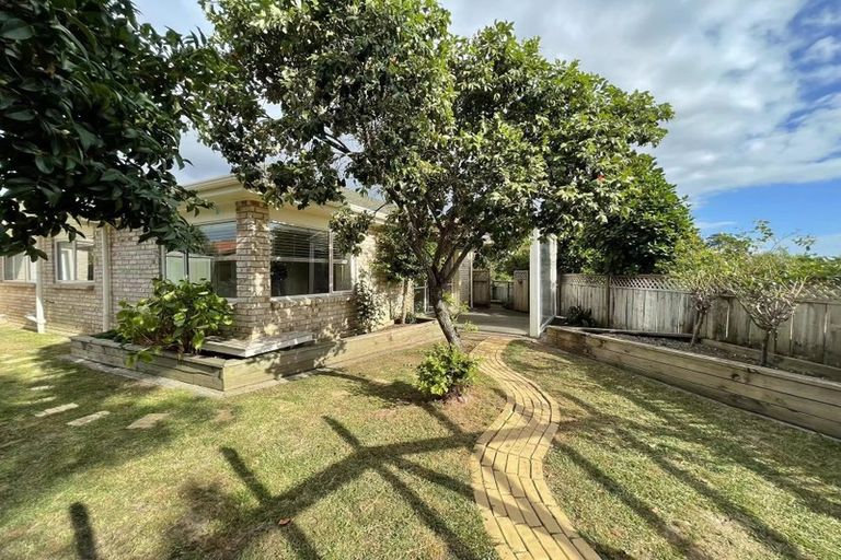 Photo of property in 47 Corta Bella Place, Golflands, Auckland, 2013