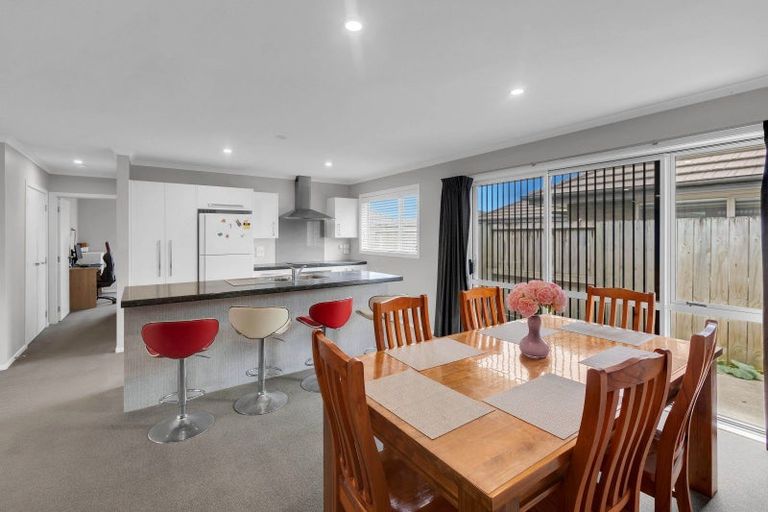 Photo of property in 17 Teatree Close, Huntington, Hamilton, 3210