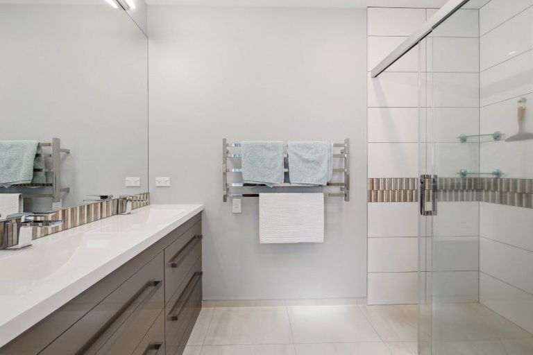 Photo of property in 24 Coast Boulevard, Papamoa Beach, Papamoa, 3118