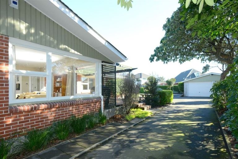 Photo of property in 97 Avonhead Road, Avonhead, Christchurch, 8042
