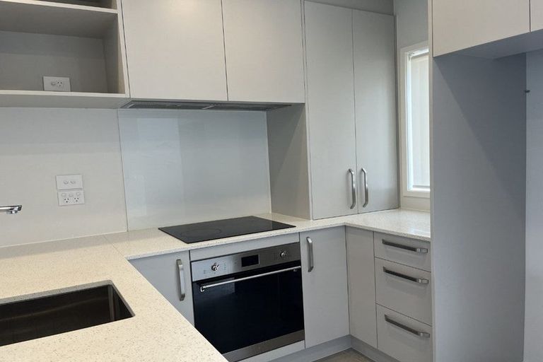 Photo of property in 3/47 Awaroa Road, Sunnyvale, Auckland, 0612