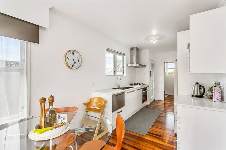 Photo of property in 1/29 Woodside Road, Massey, Auckland, 0614