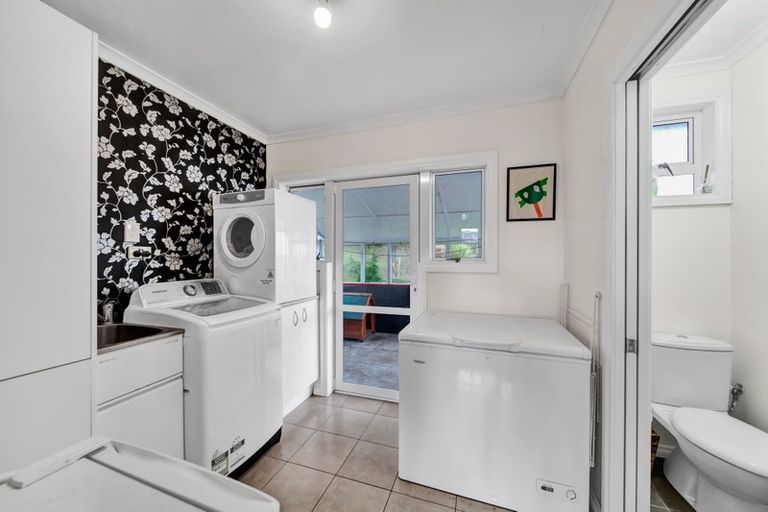 Photo of property in 22 Douglas Street, Hawera, 4610