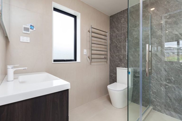 Photo of property in 5 Endurance Rise, Orewa, 0931