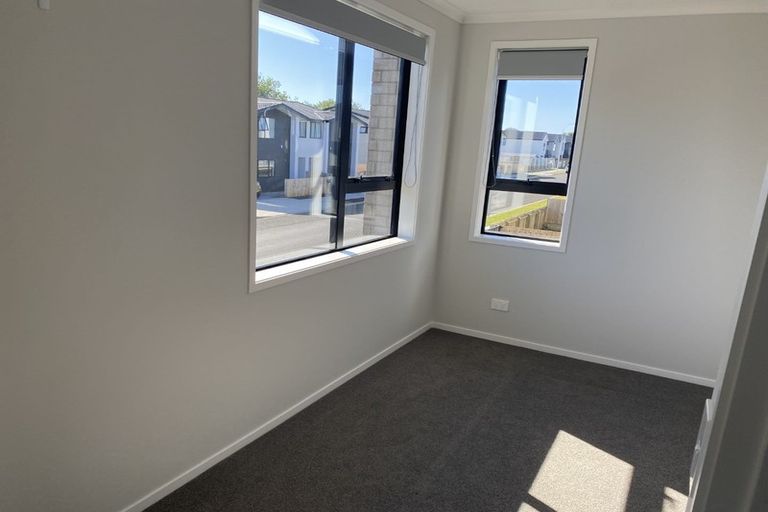 Photo of property in 35 Discovery Place, Marfell, New Plymouth, 4310